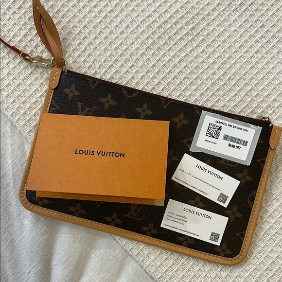 Louis Vuitton Carryall MM Monogram Pouch Wrislet - Picture 6 of 8